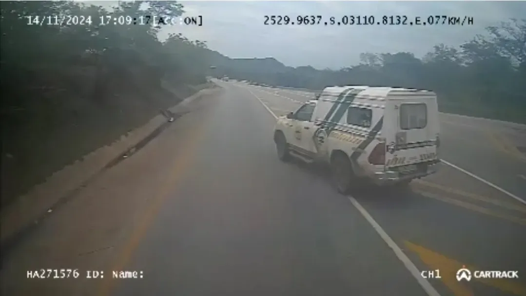 Dashcam capture un grave accident de pétrolier et de Bakkie sur la N4 à la sortie de KaNyamazane