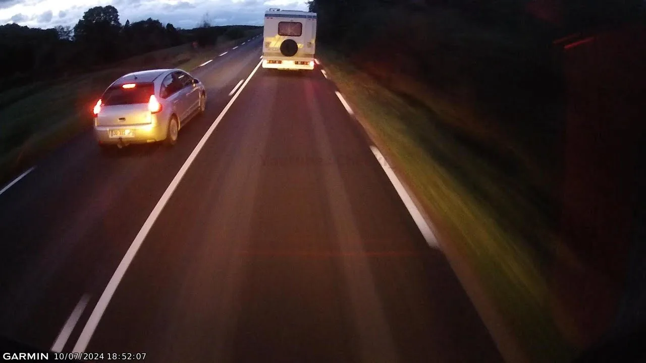 Dashcam France N°21 – Idiots, CloseCall, Moments drôles..