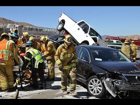Les accidents de voiture les plus incroyables de l’histoire ! 🏎💣#dashcam #dramaticcrashes #drivingfails