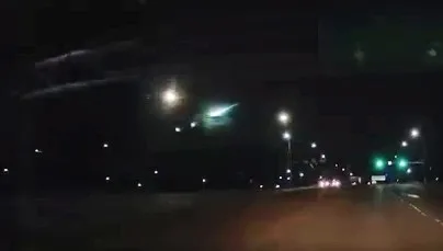 REGARDER : Un météore tôt le matin capturé par une dashcam