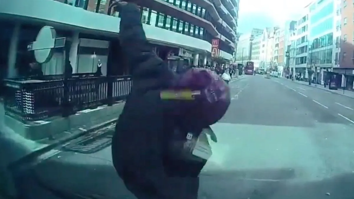 Dashcam capture comment l’escroc ne parvient pas à s’en sortir avec une tentative de « cash for crash »