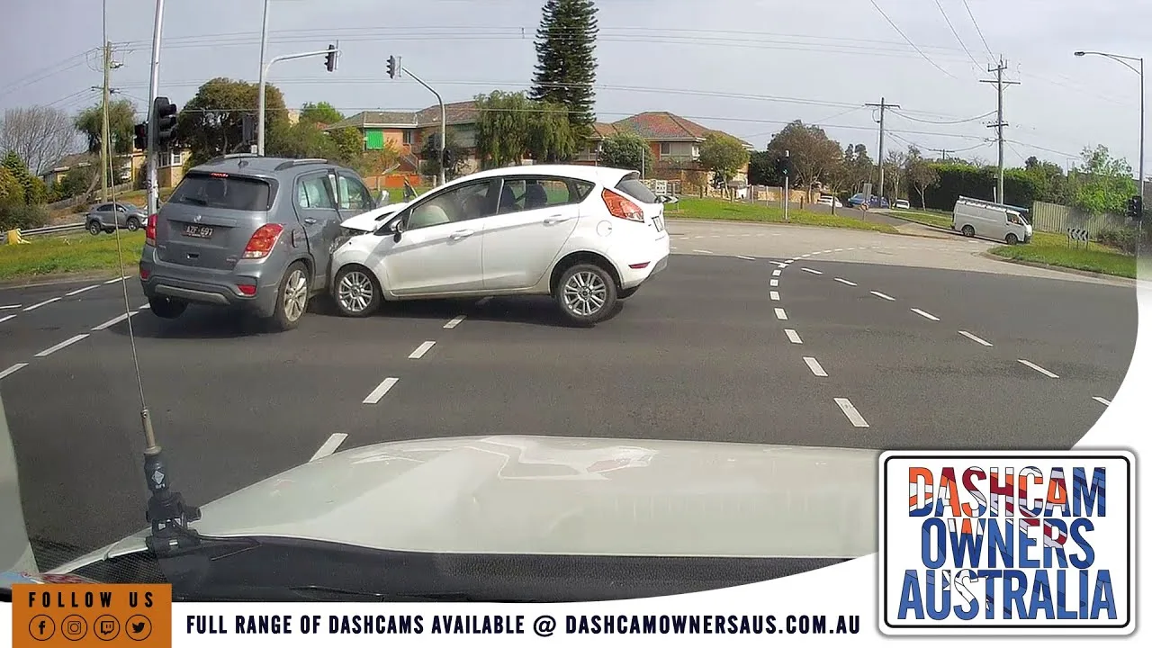 Compilation d’accidents de voiture australiens / Dash Cam 43