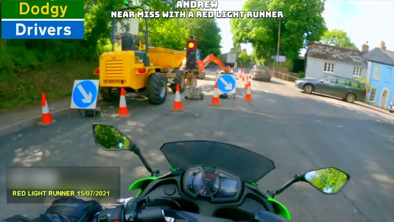 Dodgy Drivers Dashcam Disasters Road Rage & Crashes – Compilation hebdomadaire 39 (re-téléchargement)