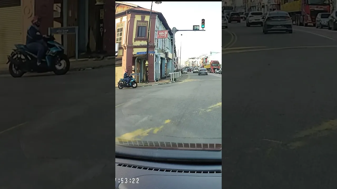 Agak ² nk langar lampu merah tu #shorts #dashcameras #dashcam