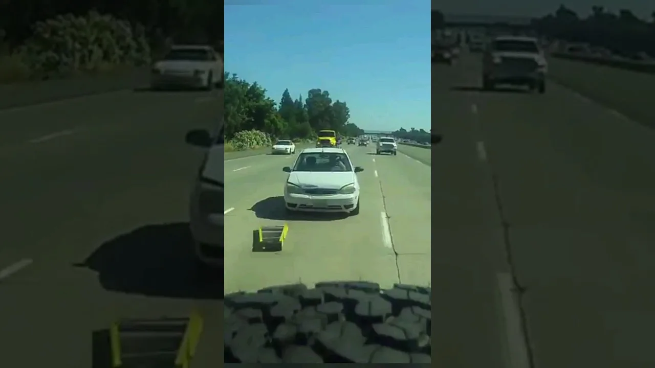 Tailgating Driver Climbed The Ladder Of Success 😂 – Tailgating Failed! #shorts #dashcam #jeep