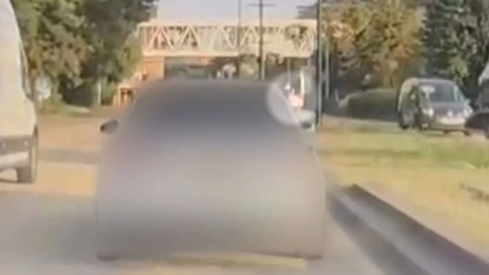 Une femme surprise en train de jeter des déchets par la dashcam d’un autre conducteur est la première personne à se voir infliger une amende de 500 £