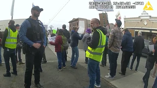 La police de Spokane déplace la façon dont elle interagit avec les manifestants pour être plus engageant, conversationnel
