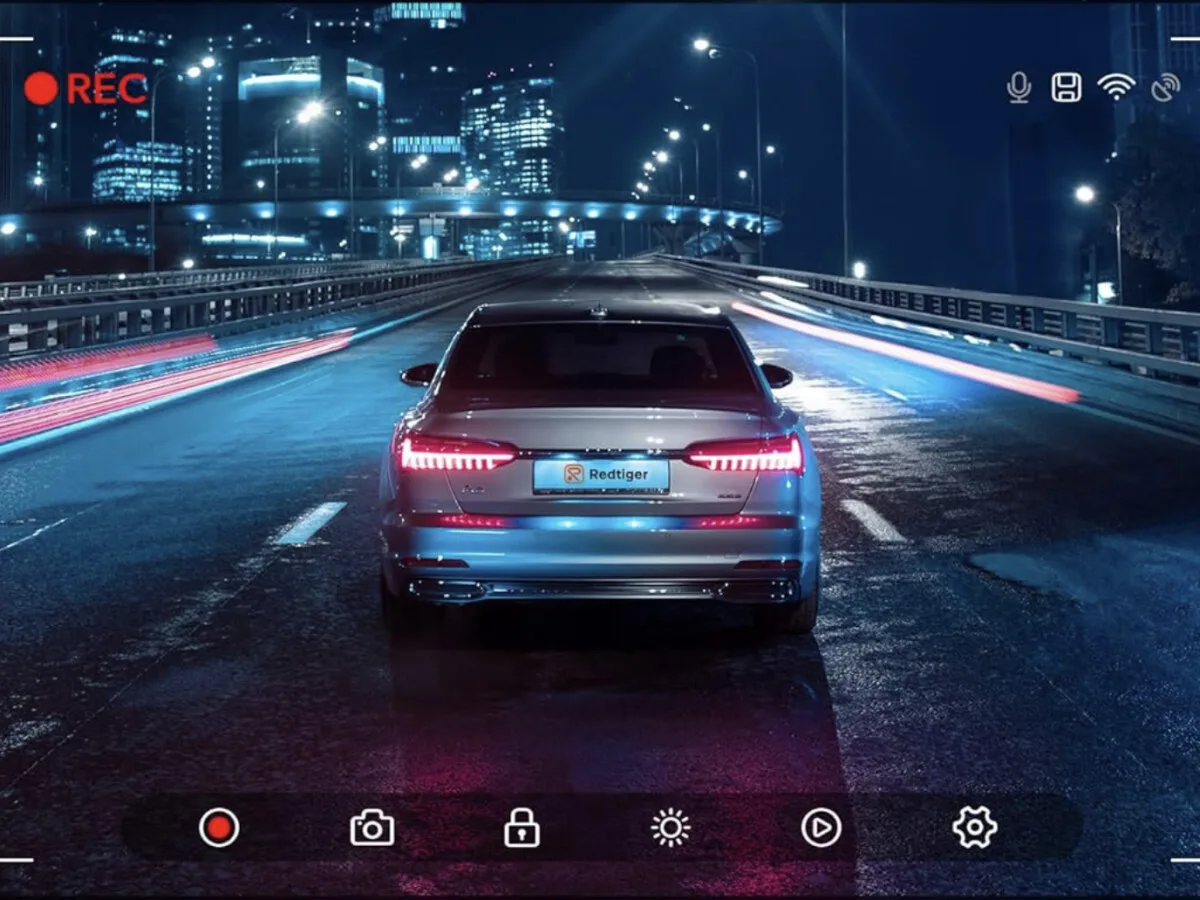 La F7N Plus Dual Dashcam filme depuis les fenêtres avant et arrière.