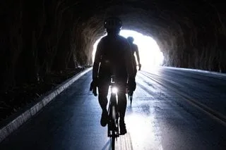 Le phare conforme à STVZO apporterait 165 lumens dans la rue. Le phare conforme à STVZO apporterait 165 lumens dans la rue.